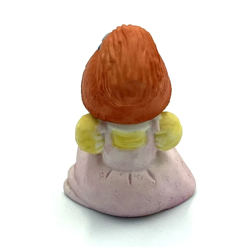 Vintage Cabbage Patch Kids‎ Porcelain Figurine Red Head Girl w/Flowers 1984